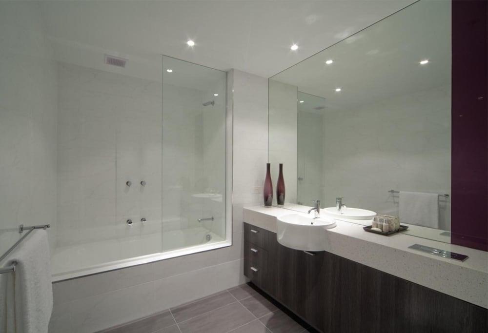 Tyrian Serviced Apartments Fitzroy Мелбърн Екстериор снимка