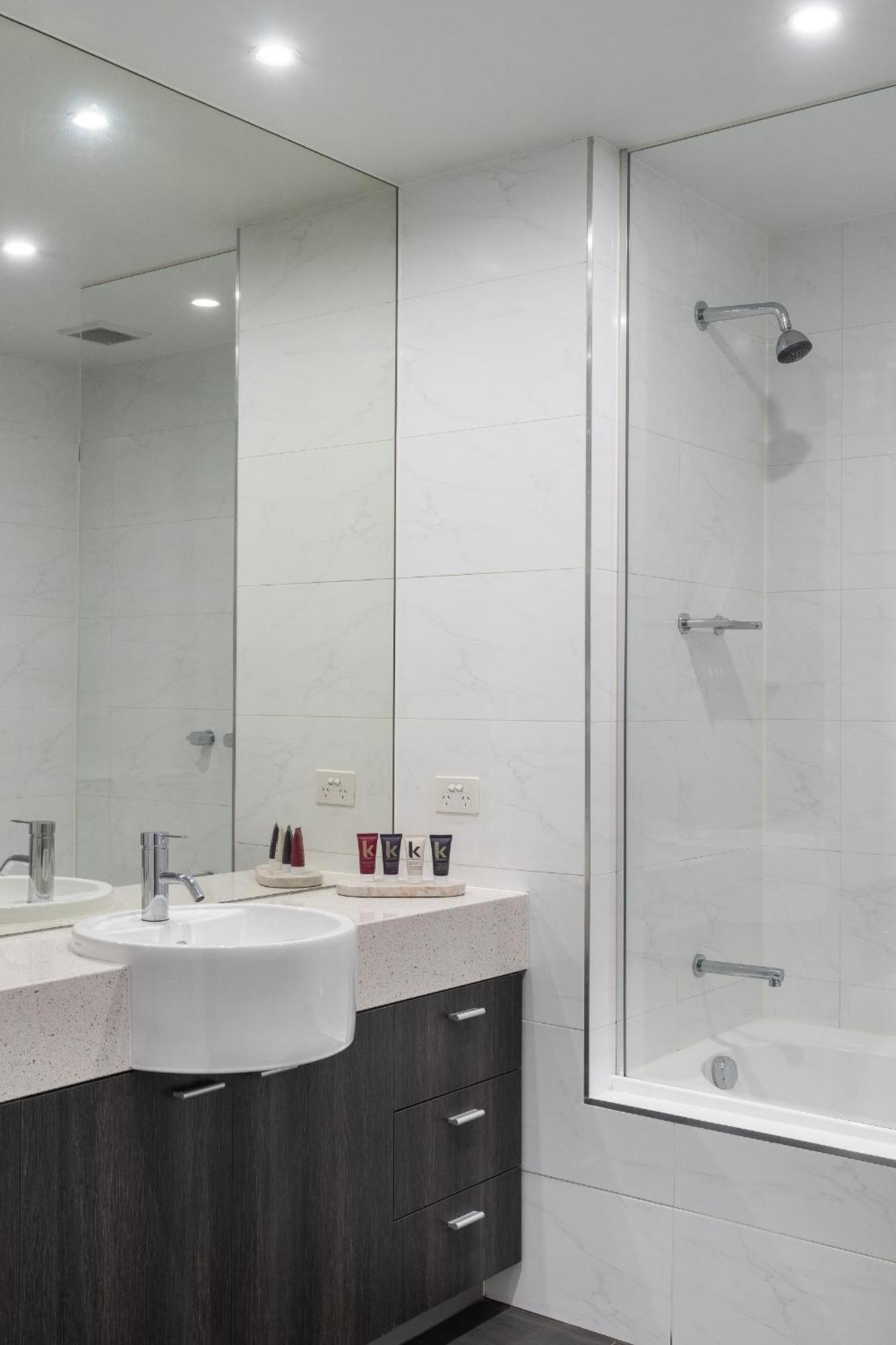 Tyrian Serviced Apartments Fitzroy Мелбърн Екстериор снимка